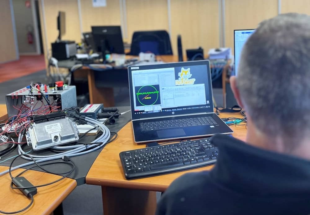 Eric Girod, ingénieur automaticien, à son bureau